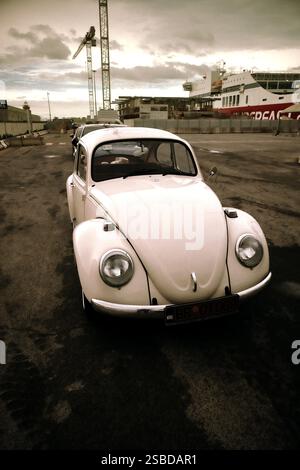 Volkswagen Beetle vintage on the Road, Bari, Italia Foto Stock