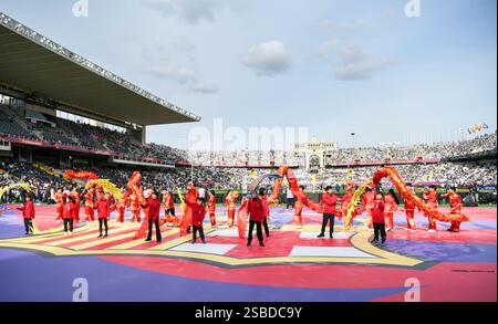 Barcellona, ESP. 2 febbraio 2025. FC BARCELONA VS DEPORTIVO ALAVES. 2 febbraio 2025 celebrazione del capodanno cinese prima della partita tra FC Barcelona e Deportivo Alaves, corrispondente alla ventidue giorni di la Liga EA Sports allo Stadio Olimpico Lluis Companys di Montjuic a Barcellona, Spagna. Crediti: Rosdemora/Alamy Live News Foto Stock
