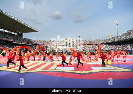 Barcellona, ESP. 2 febbraio 2025. FC BARCELONA VS DEPORTIVO ALAVES. 2 febbraio 2025 celebrazione del capodanno cinese prima della partita tra FC Barcelona e Deportivo Alaves, corrispondente alla ventidue giorni di la Liga EA Sports allo Stadio Olimpico Lluis Companys di Montjuic a Barcellona, Spagna. Crediti: Rosdemora/Alamy Live News Foto Stock