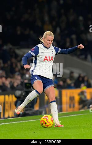 Londra, Regno Unito. 2 febbraio 2025. Tottenham Hotspur Stadium, Tottenham 02 febbraio 2025 Josefine Rybrink ( 12 Tottenham Hotspur) in azione durante la partita di Barclays Women's Super League tra Tottenham Hotspur e Manchester United al Tottenham Hotspur Stadium di Londra, Inghilterra (Keeran Marquis/SPP) credito: SPP Sport Press Photo. /Alamy Live News Foto Stock