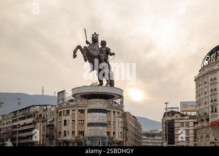 Skopje, Macedonia del Nord, 02/01/2025, l'atmosfera del centro storico della città europea di Skopje Foto Stock