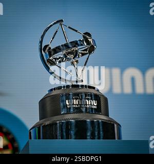 MK Arena, Milton Keynes, Regno Unito. 2 febbraio 2025. 2025 PDC Winmau Darts Masters 4° giorno; credito trofeo: Action Plus Sports/Alamy Live News Foto Stock