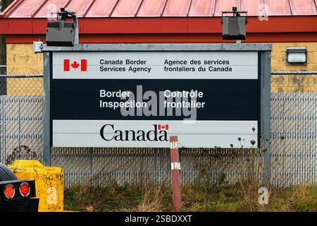Abbotsford, BC, CA - 8 gennaio 2025; Canada Border Services Agency Border Inspection sign at International crossing Foto Stock