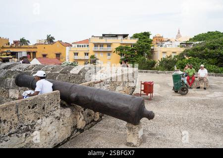 28 luglio 2024 a Cartagena de Indias, Colombia. Una città coloniale fortificata che vanta ancora cannoni. Foto Stock