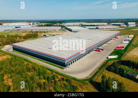 Polonia, Mszczonów, il parco logistico Elite: Veduta aerea del magazzino centrale ID Logistics, gestito da PepsiCo, il più grande magazzino della Pepsi Foto Stock