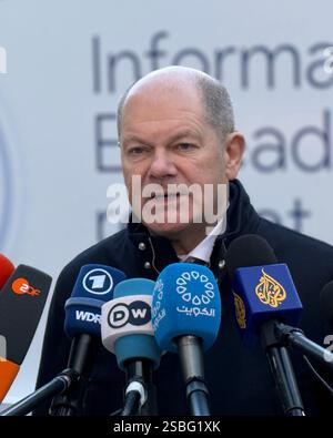 3 febbraio 2025, Belgio, Brüssel: Il Cancelliere federale Olaf Scholz (SPD) parla ai giornalisti al vertice informale dell'UE. Foto: Ansgar Haase/dpa Foto Stock