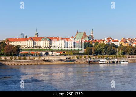 Castello di Varsavia e centro storico sul fiume Vistola a Varsavia, Polonia Foto Stock