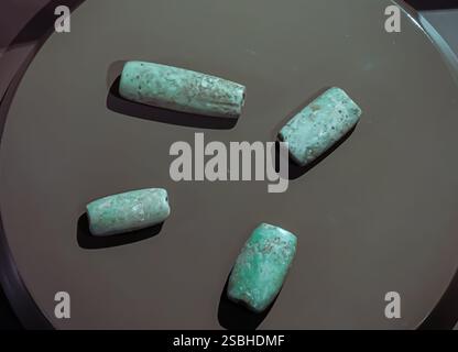 Perle, serpentina, neolitico epipaleolitico/ preceramica A, insediamento neolitico di Çayönü Tepesi nel sud-est della Turchia - dal 10400 al 9250 a.C. Foto Stock
