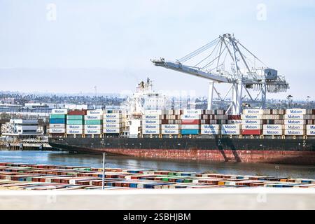 Nave container attraccata al porto di Los Angeles. 3 aprile 2021 Los Angeles, CA USA Foto Stock