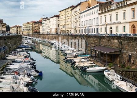 Un canale chiamato 'fossi con barche ormeggiate a Venezia nuova, Livorno, Italia Foto Stock