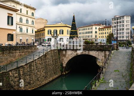 Un canale chiamato 'fossi con barche ormeggiate a Venezia nuova, Livorno, Italia Foto Stock