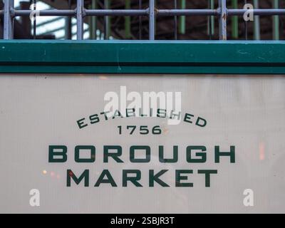 Londra, Regno Unito - 27 ottobre 2024: Borough Market è uno dei mercati alimentari più antichi e rinomati, situato vicino al London Bridge di Londra Foto Stock