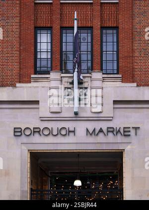 Londra, Regno Unito - 27 ottobre 2024: Borough Market è uno dei mercati alimentari più antichi e rinomati, situato vicino al London Bridge di Londra Foto Stock