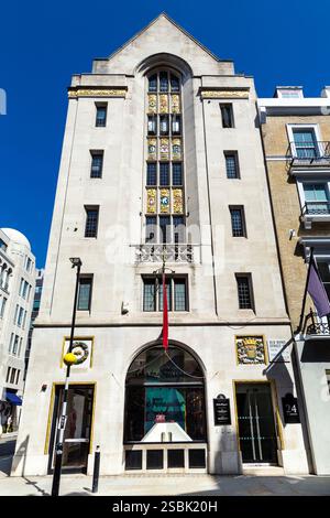 Salvatore Ferragamo nel 1926, edificio classificato Grade II 2 e 4 di Burlington Gardens, Old Bond Street, Londra, Inghilterra Foto Stock