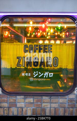Takashi Murakamis Cafe Zingaro Coffee Shop di ispirazione retrò a Nakano Tokyo Giappone Foto Stock