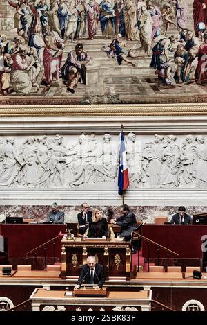 Parigi, Francia. 16 gennaio 2024. Il primo ministro Francois Bayrou annuncia l'uso dell'articolo 49,3 della Costituzione francese per approvare la legge finanziaria del 2025, durante la sessione di dibattito del 3 febbraio 2025, all'Assemblea nazionale. - 16/01/2024 - Francia/Parigi - Antonin Burat/le Pictorium credito: LE PICTORIUM/Alamy Live News Foto Stock
