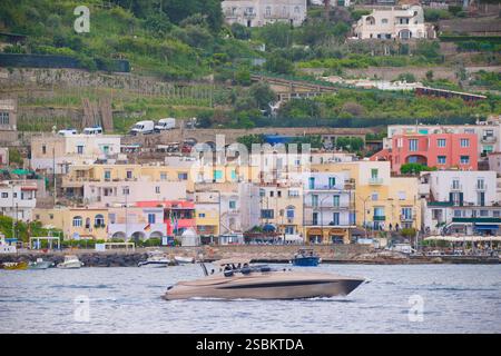 Capri vista dal mare. Isola di Capri, Italia. Foto Stock