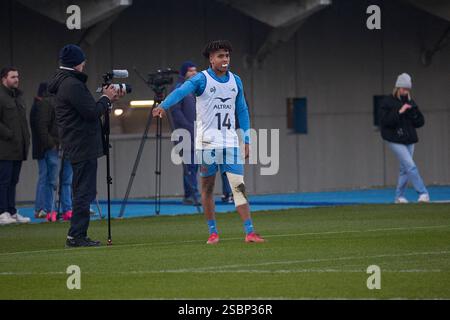 Marcoussis, Francia. 3 febbraio 2025. Dopo la sua vittoria contro il Galles allo Stade de France, il XV di Francia riprende l'allenamento al CNR (National Rugby Center) di Marcoussis per la prossima partita contro il XV della Rosa in Inghilterra sabato 8 febbraio. Theo Attissogbe. Marcoussis, Francia, il 3 febbraio 2025. Foto di Jean Pierre Nguyen Van hai Barbier/ABACAPRESS. COM credito: Abaca Press/Alamy Live News Foto Stock