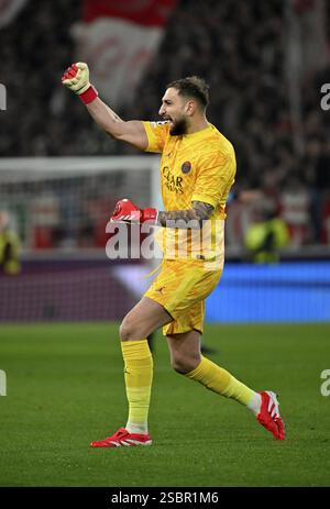 Celebrazione della porta portiere Gianuigi Donnarumma FC Paris Saint-Germain PSG (01) Gesture Gesture Champions League, MHPArena, MHP Arena Stuttgart, Baden Foto Stock