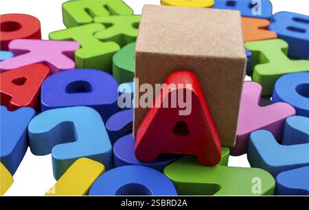 Lettere in legno colorate dell'alfabeto inglese su sfondo bianco, spazio copia Foto Stock