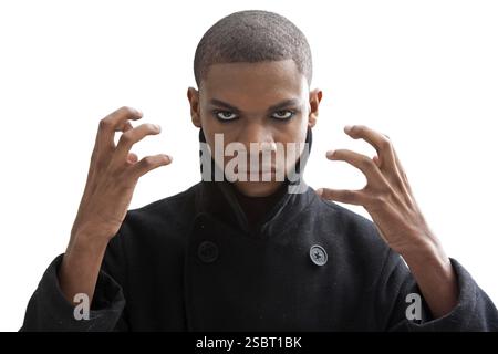 Uomo africano con occhi affumicati, forte espressione e cappotto nero, isolato, New York, USA, Nord America Foto Stock