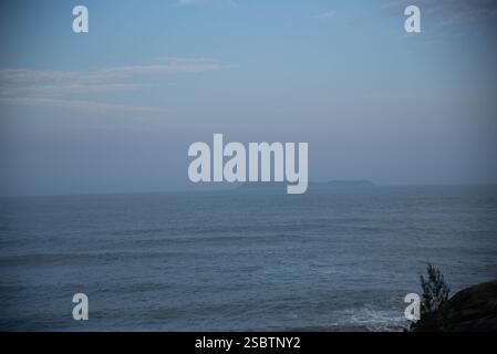 Gamboa Beach sulla costa di Santa Catarina nel sud del Brasile. Foto Stock