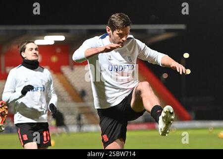 Lukas Jutkiewicz (10 Birmingham City) si riscalda durante il quarto di finale dell'EFL Trophy tra Stevenage e Birmingham City al Lamex Stadium di Stevenage martedì 4 febbraio 2025. (Foto: Kevin Hodgson | mi News) crediti: MI News & Sport /Alamy Live News Foto Stock