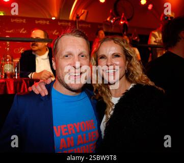 Oliver Pocher, Katja Burkard bei der LAMBERTZ LUNEDÌ SERA 2025 - Sweet Art im Alten Wartesaal am Dom, Koeln. *** Oliver Pocher, Katja Burkard al LAMBERTZ LUNEDI' NOTTE 2025 Sweet Art nell'Alter Wartesaal am Dom, Colonia Foto Stock