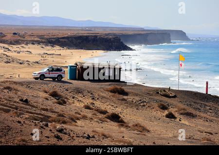 Stazione bagnino presso la spiaggia di surf Piedra Playa, El Cotillo, Fuerteventura, Isole Canarie, Spagna. Presa novembre 2024 Foto Stock