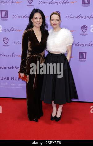 Annalena Baerbock und Karoline Herfurth bei der Film Premiere von ‚„Wunderschoener“ AM 4.02.2025 a Berlino Foto Stock