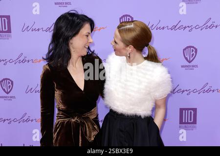 Annalena Baerbock und Karoline Herfurth bei der Film Premiere von ‚„Wunderschoener“ AM 4.02.2025 a Berlino Foto Stock
