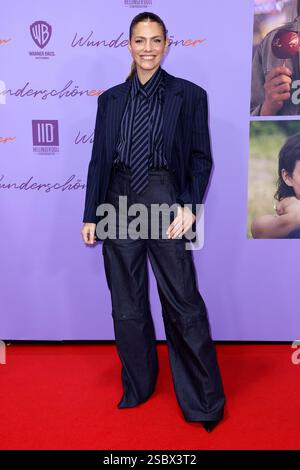 Viviane Geppert bei der Film Premiere von ‚„Wunderschoener“ AM 4.02.2025 a Berlino Foto Stock