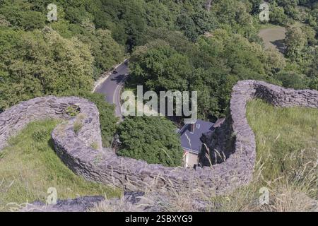 Il castello di Strekov (tedesco: Schreckenstein) è arroccato sulla cima di una scogliera sopra il fiume Elba, vicino alla città di Usti nad Labem nella Repubblica Ceca Foto Stock