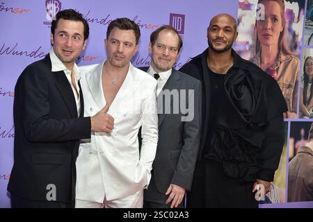 Weltpremiere von WUNDERSCHÖNER Samuel Schneider, Friedrich Mücke, Godehard Giese, Malick Bauer Ankunft zur WELT,IERE VON WUNDERSCHÖNER, ein Film von Karoline Herfurthn Berlin, AM 04.02.2025 Photopress Mueller Foto Stock