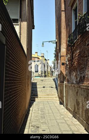Strada a Venezia. Giornata di sole Foto Stock