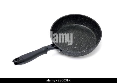 svuotare la padella nera piccola su sfondo bianco e chiudere Foto Stock