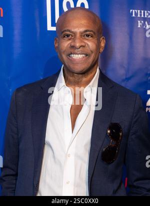 New York, Stati Uniti. 4 febbraio 2025. Frederick Anderson partecipa al nono Annual Blue Jacket Runway Show al LAVAN Midtown di New York il 4 febbraio 2025. Il Blue Jacket Fashion Show, con il supporto di Johnson & Johnson, dell'ospedale Mount Sinai e di altri, continua a migliorare la consapevolezza del cancro alla prostata e a beneficio del gruppo di sostegno no profit "Zero Prostate Cancer". (Foto di Lev Radin/Sipa USA) credito: SIPA USA/Alamy Live News Foto Stock