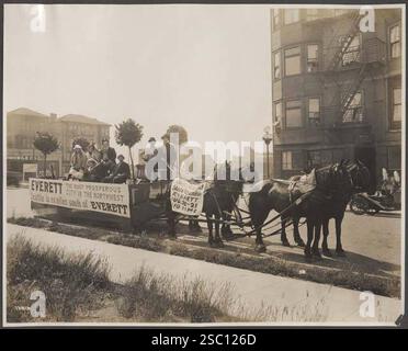 Parata trainata da cavalli che promuove la riunione di stato a Everett, Golden Potlatch, Seattle, intorno al 1913 Foto Stock