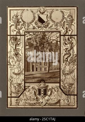 Afbeelding van een wenskaart in de vorm van een gebrandschilderd glas met een gezicht op het huis Maliebaan 80 te Utrecht omgeven door een rijk versie. Foto Stock