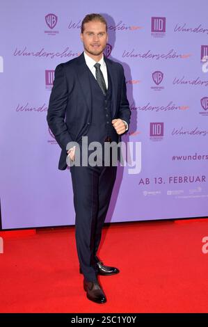 Rurik Gislason bei der Premiere des Kinofilms Wunderschöner im Zoo Palast. Berlino, 04.02.2025 *** Rurik Gislason alla prima del film Wunderschöner allo Zoo Palast Berlin, 04 02 2025 foto:XM.xBehrensx/xFuturexImagex wunderschoener 5216 Foto Stock