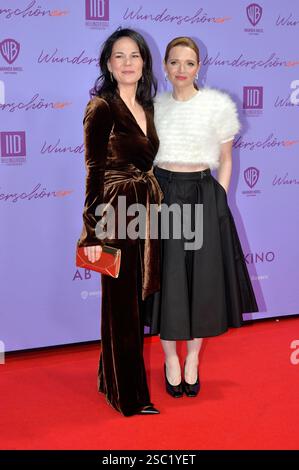 Annalena Baerbock und Karoline Herfurth bei der Premiere des Kinofilms Wunderschöner im Zoo Palast. Berlino, 04.02.2025 *** Annalena Baerbock e Karoline Herfurth alla prima del film Wunderschöner allo Zoo Palast Berlin, 04 02 2025 foto:XM.xBehrensx/xFuturexImagex wunderschoener 5263 Foto Stock