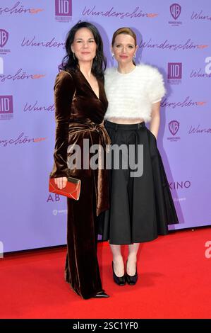 Annalena Baerbock und Karoline Herfurth bei der Premiere des Kinofilms Wunderschöner im Zoo Palast. Berlino, 04.02.2025 *** Annalena Baerbock e Karoline Herfurth alla prima del film Wunderschöner allo Zoo Palast Berlin, 04 02 2025 foto:XM.xBehrensx/xFuturexImagex wunderschoener 5264 Foto Stock