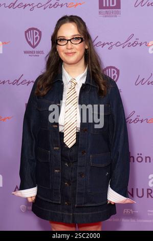 Dilara Aylin Ziem bei der Weltpremiere des Kinofilms Wunderschöner im Zoo Palast. Berlino, 04.02.2025 *** Dilara Aylin Ziem alla prima mondiale del film Wunderschöner allo Zoo Palast Berlin, 04 02 2025 foto:XJ.xKnowlesx/xFuturexImagex wunderschoener 5283 Foto Stock