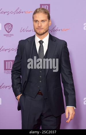 Rurik Gislason bei der Weltpremiere des Kinofilms Wunderschöner im Zoo Palast. Berlino, 04.02.2025 *** Rurik Gislason alla prima mondiale del film Wunderschöner allo Zoo Palast Berlin, 04 02 2025 foto:XJ.xKnowlesx/xFuturexImagex wunderschoener 5291 Foto Stock