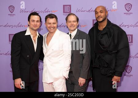 Samuel Schneider, Friedrich Mücke, Godehard Giese und Malick Bauer bei der Weltpremiere des Kinofilms Wunderschöner im Zoo Palast. Berlino, 04.02.2025 *** Samuel Schneider, Friedrich Mücke, Godehard Giese e Malick Bauer alla prima mondiale del film Wunderschöner allo Zoo Palast Berlin, 04 02 2025 foto:XJ.xKnowlesx/xFuturexImagex wunderschoener 5296 Foto Stock