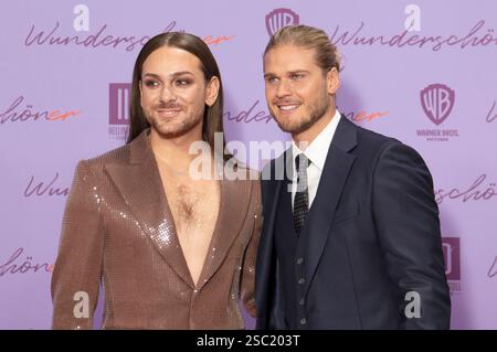 Riccardo Simonetti e Rurik Gislason bei der Weltpremiere des Kinofilms Wunderschöner im Zoo Palast. Berlino, 04.02.2025 *** Riccardo Simonetti e Rurik Gislason alla prima mondiale del film Wunderschöner allo Zoo Palast Berlin, 04 02 2025 foto:XJ.xKnowlesx/xFuturexImagex wunderschoener 5293 Foto Stock