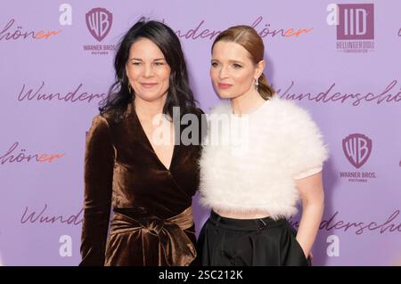 Annalena Baerbock und Karoline Herfurth bei der Weltpremiere des Kinofilms Wunderschöner im Zoo Palast. Berlino, 04.02.2025 *** Annalena Baerbock e Karoline Herfurth alla prima mondiale del film Wunderschöner allo Zoo Palast Berlin, 04 02 2025 foto:XJ.xKnowlesx/xFuturexImagex wunderschoener 5360 Foto Stock