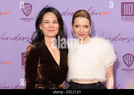 Annalena Baerbock und Karoline Herfurth bei der Weltpremiere des Kinofilms Wunderschöner im Zoo Palast. Berlino, 04.02.2025 *** Annalena Baerbock e Karoline Herfurth alla prima mondiale del film Wunderschöner allo Zoo Palast Berlin, 04 02 2025 foto:XJ.xKnowlesx/xFuturexImagex wunderschoener 5361 Foto Stock