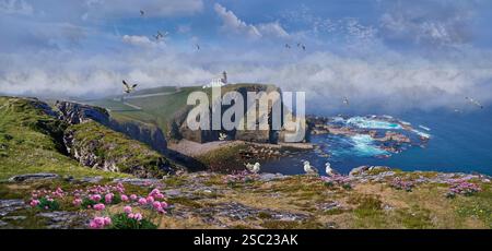 Foto a colori del faro di Stoer Head, Thomas Stevenson nel 1870 , Lochinver, Highland Scozia. Il faro è alto 45 piedi (14 m), Foto Stock