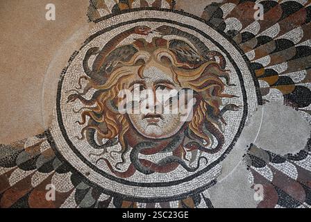Mosaico Romano Di Medusa Terme Di Diocleziano A Roma Museo Nazionale mosaico-romano-di-medusa-terme-di-diocleziano-a-roma-museo-nazionale